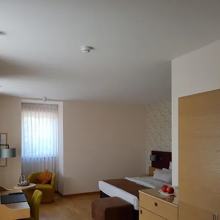 Restaurant & Einhorn Hotel 4*