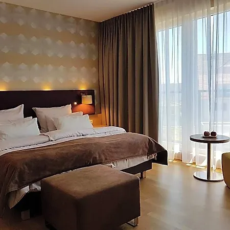 Restaurant & Einhorn 4*