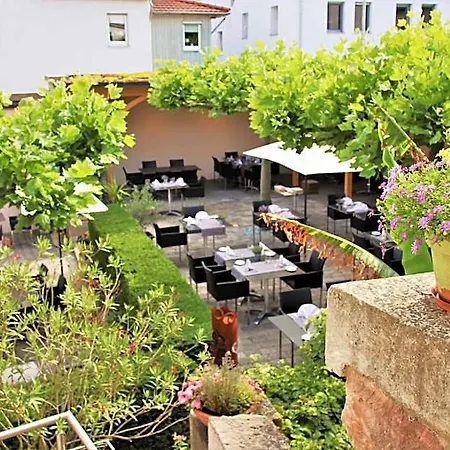 Hotel Restaurant & Einhorn 4*